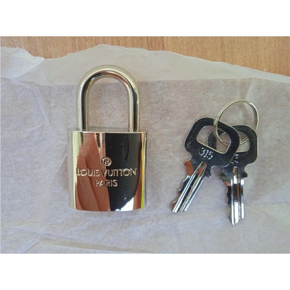 Louis Vuitton lock & key set - Picture 4 of 6